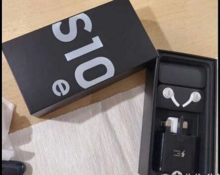 Samsung Galaxy S10e Smartphone