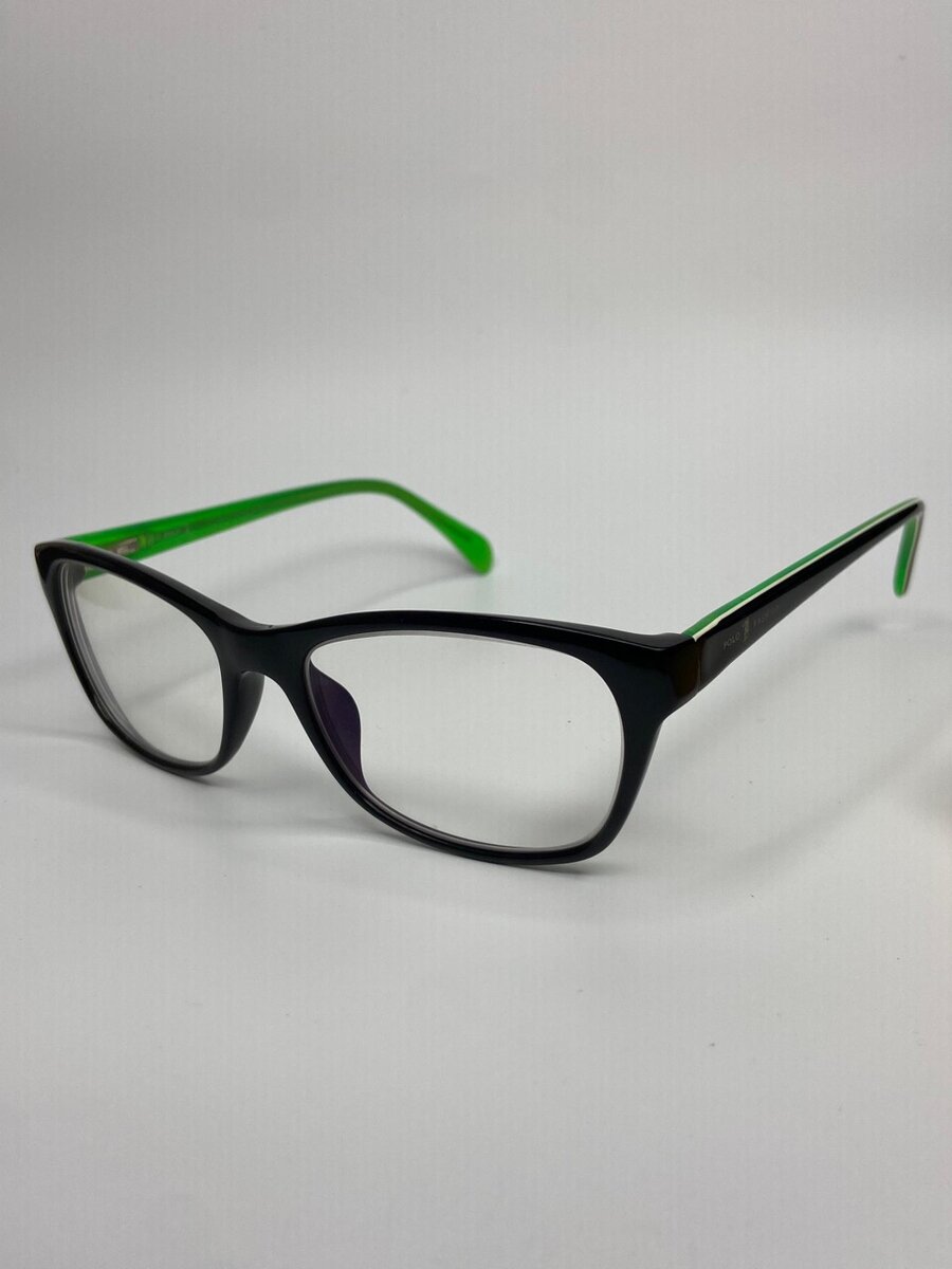 Simple yet Simple Photochromic Glasses