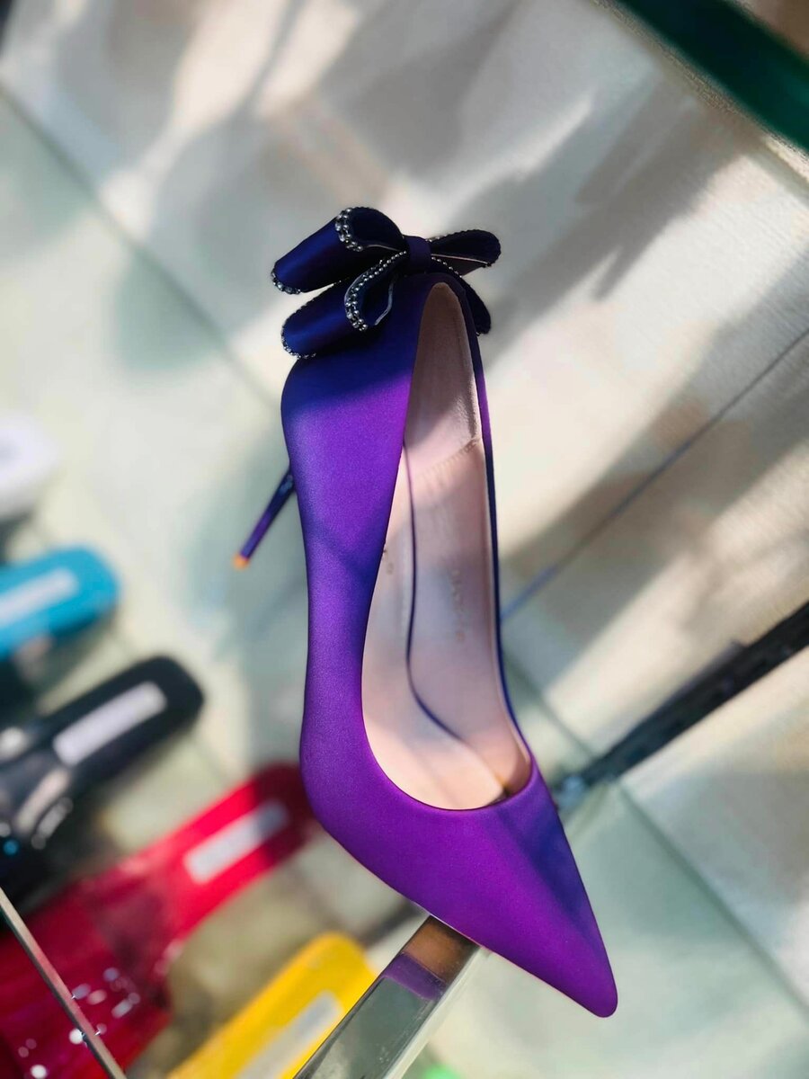 Women's shoes, purple, stiletto heels, with a bow.