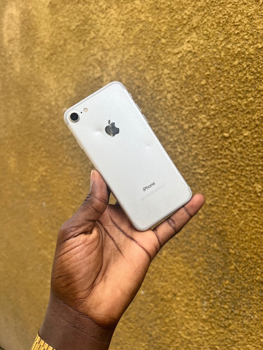 IPHONE 7 SIMPLE 32 G