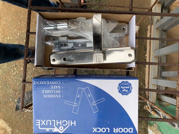 Serrure de porte en acier