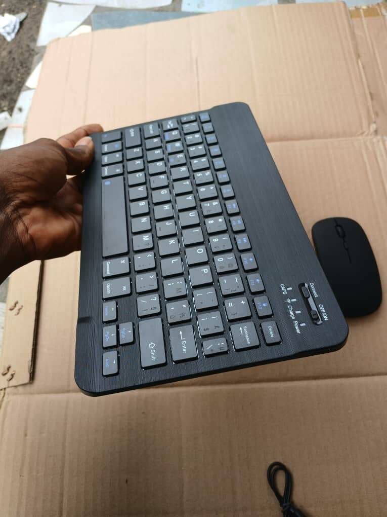 Clavier et souris sans fil compacts