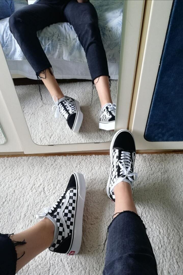 Vans (checkered)black and white