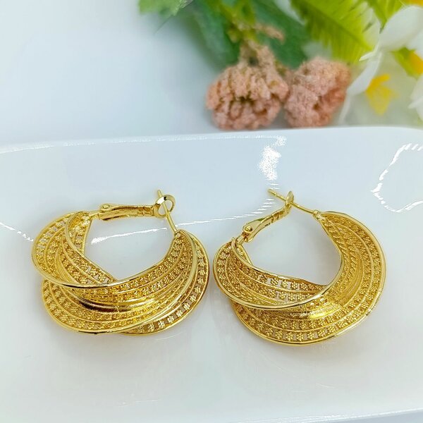 Boucles d’oreilles dorées élégantes