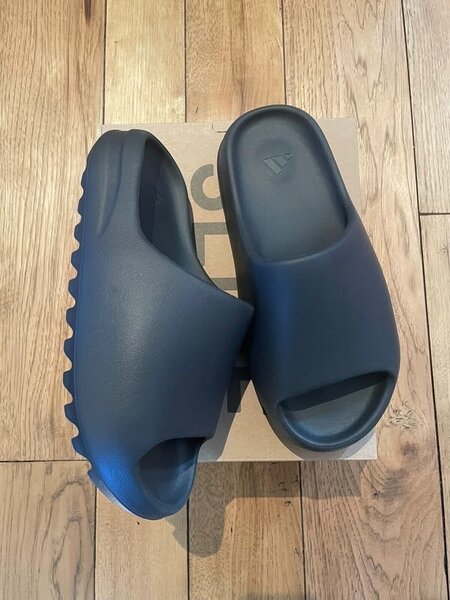 ADIDAS KAWS STYLE