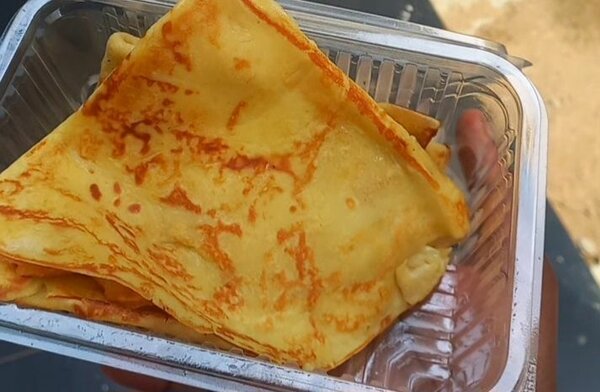 Mini pizzas ,pastel , crepes