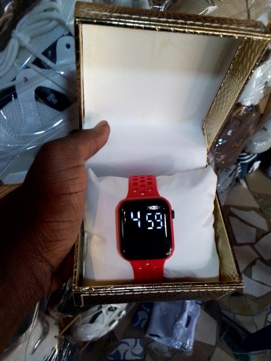 Montre led tactile numérique avec fonds d'écran d'affichage