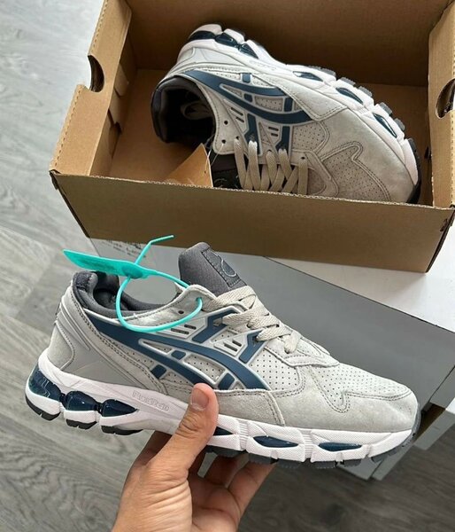 Asics en cuir gris