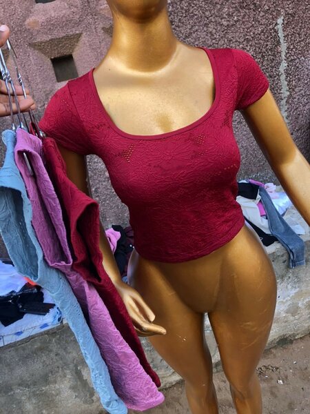 Top court en dentelle élégante