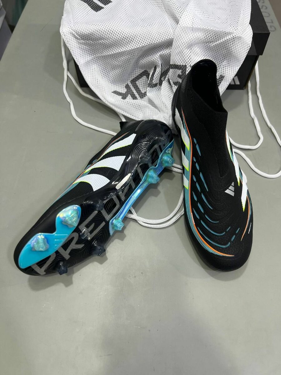 Chaussures de Foot Adhérentes