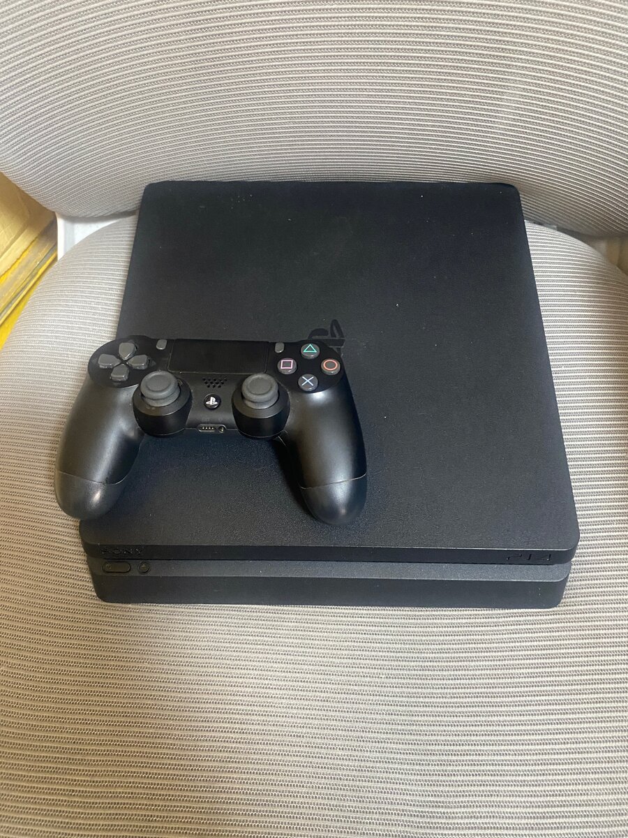 Console PS4 Slim avec Manette