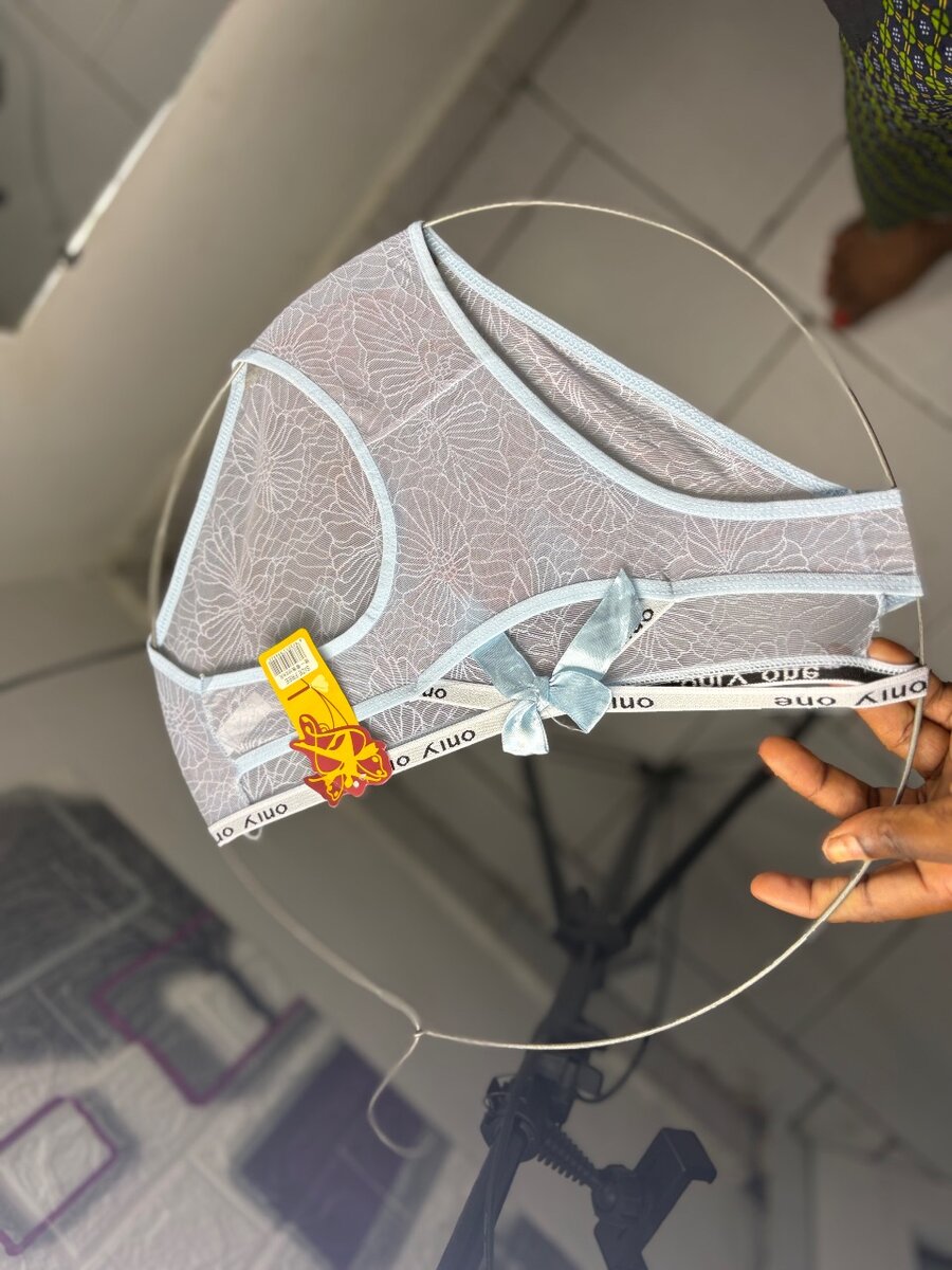 Culotte en dentelle florale