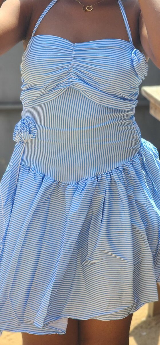 Robe d'été rayée bleue