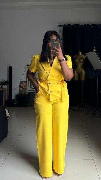 Tailleur pantalon élégant femme