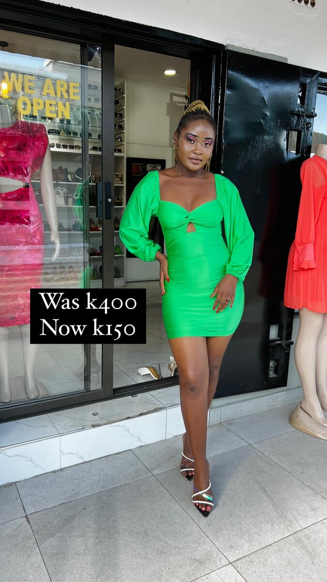 Women's form-fitting Green Dress with Long Sleeves and Neckline