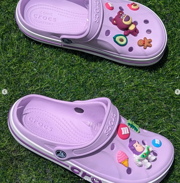 Crocs with gibits 