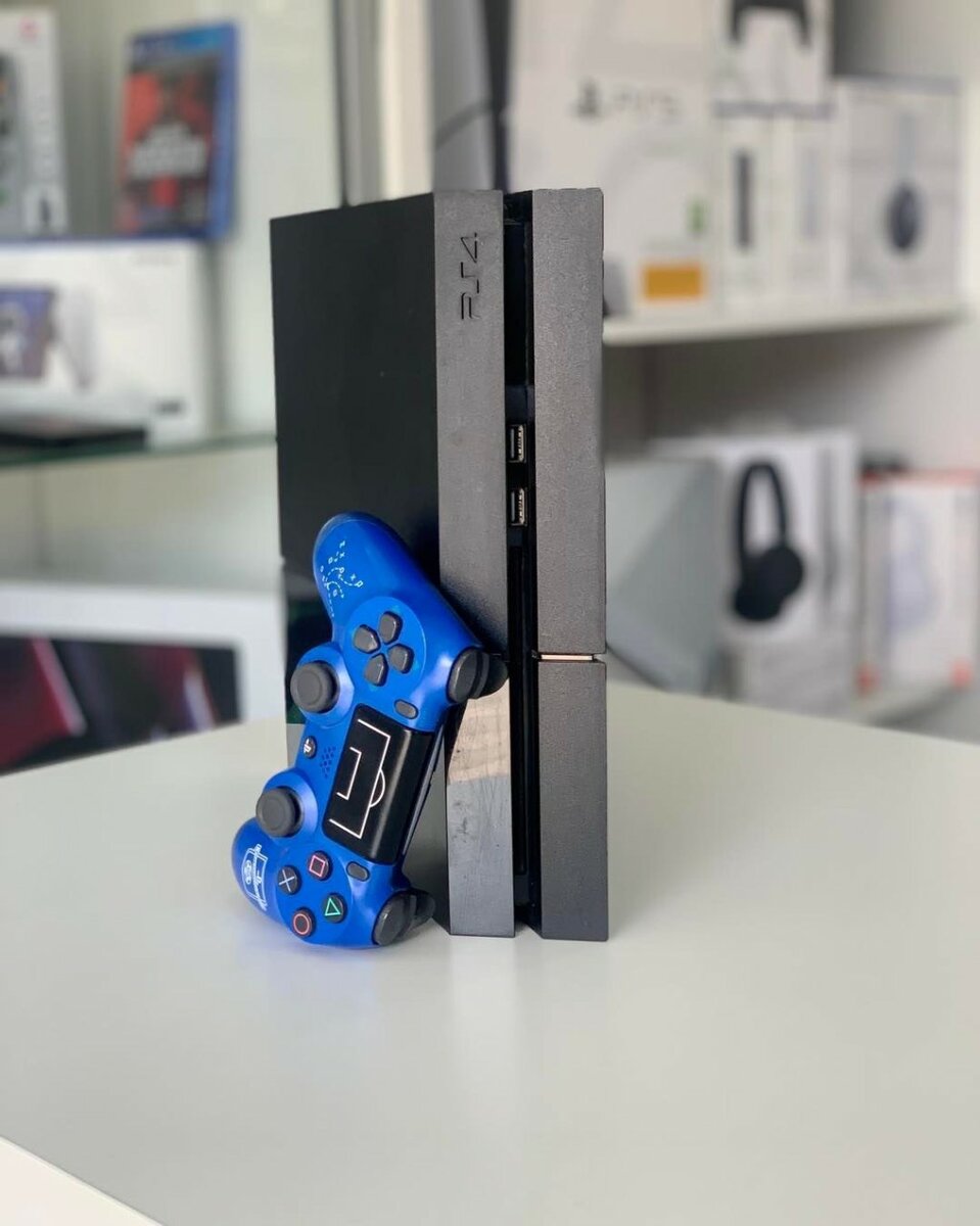 PLAYSTATION 4 STANDARD