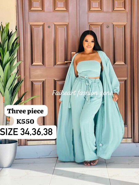 Women's suit, short sleeveless top, pants and long cape SIZE 34,36,38