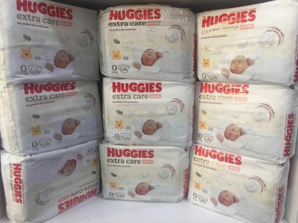 HUGGIES EXTRA CARE NEW BORN SIZE 0 WITH UMBILICAL CORD CUTTING AND 25 DIAPERS INSIDE EACH PACK