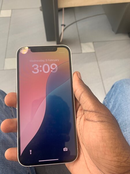 iPhone 12 64GB unlocked ( used)