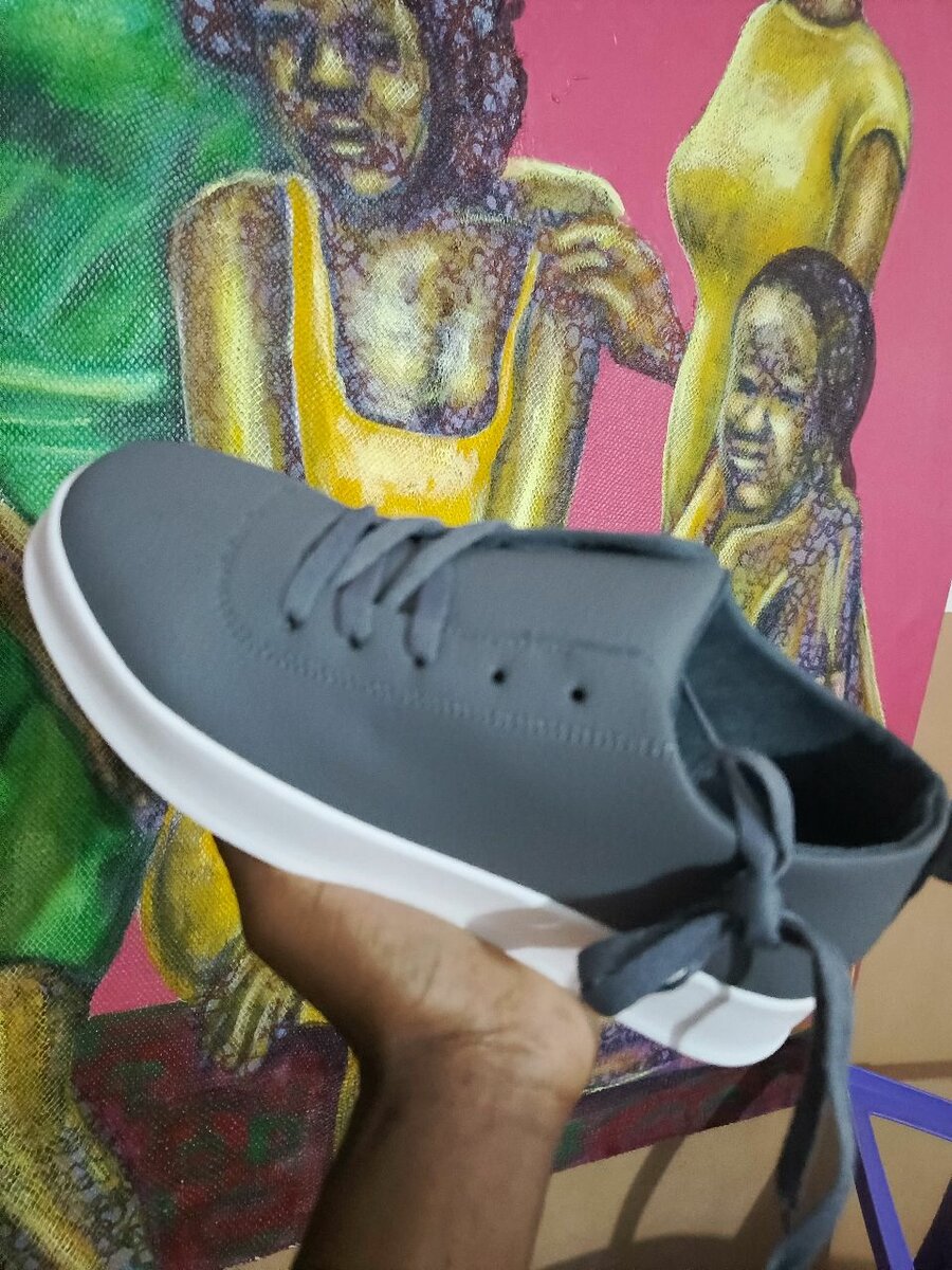 Chaussures minimalistes grises