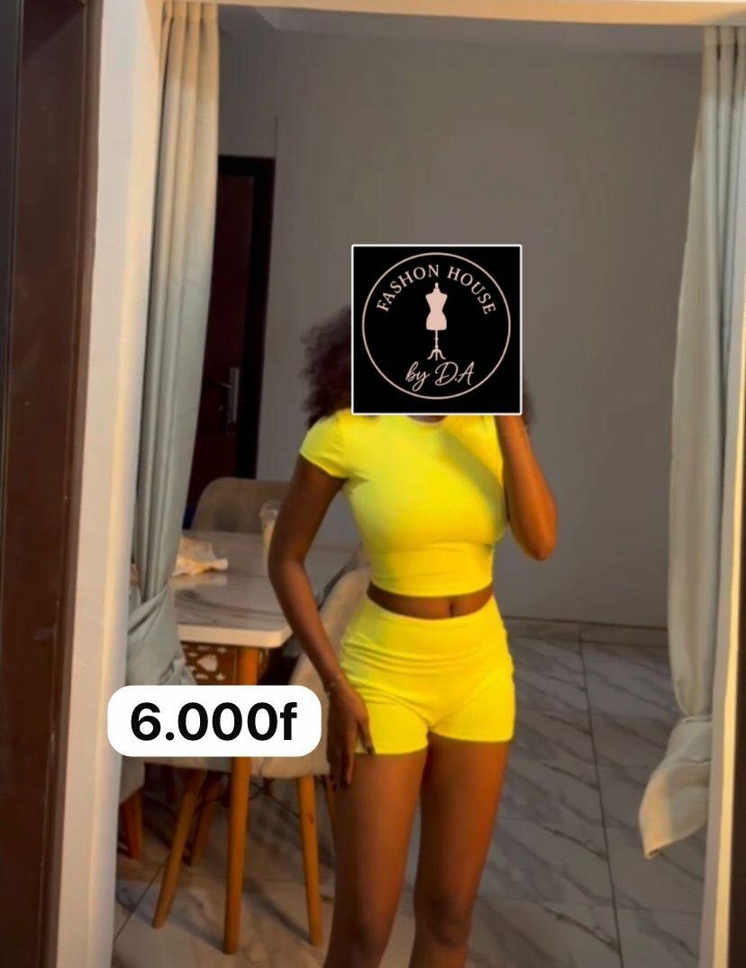 Ensemble court femme