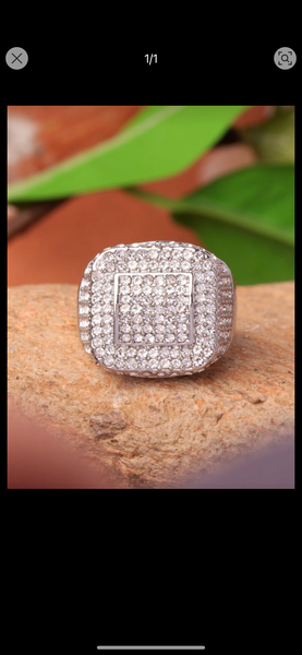 Bague argentée incrustée brillants