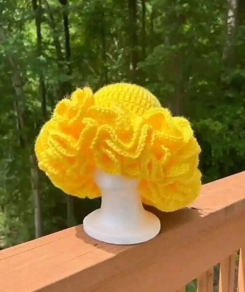 Chapeau en crochet floral coloré