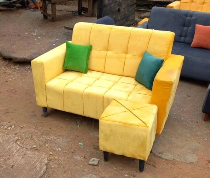 Canapé jaune moderne