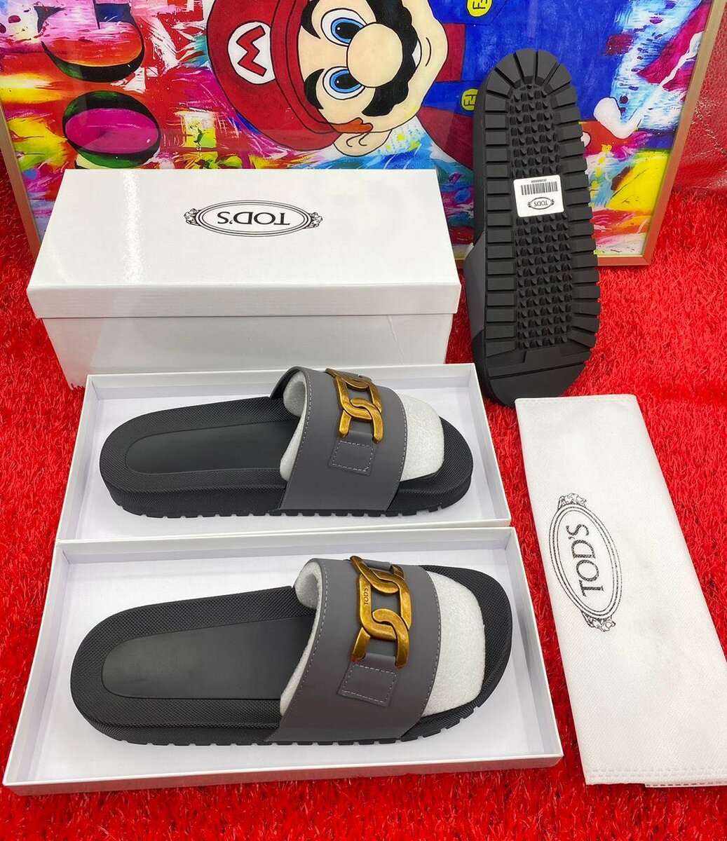 Unisex slides