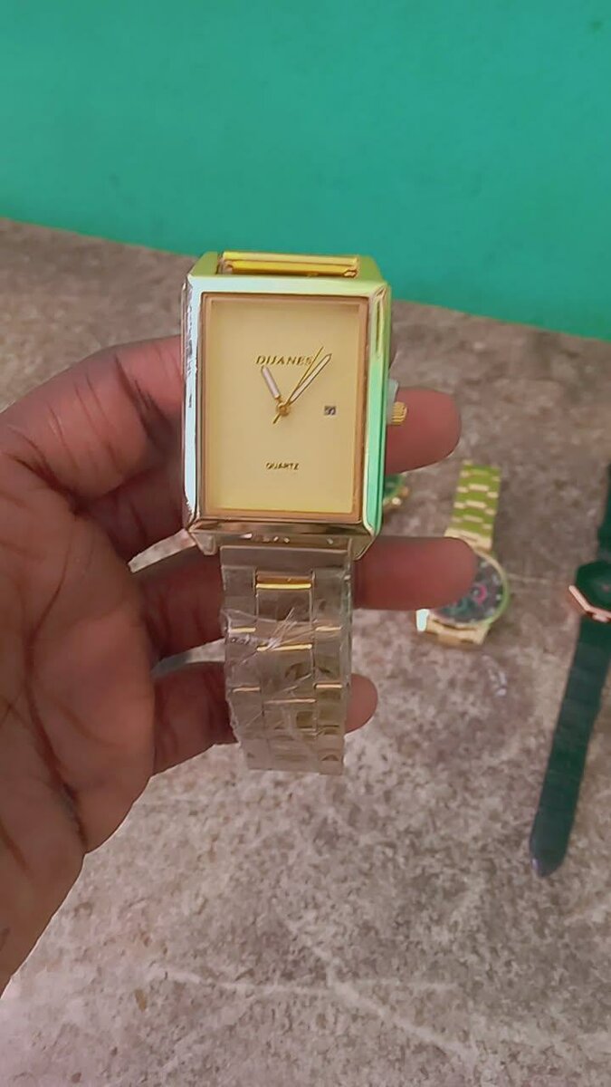 Montre en Acier Doré Élégante