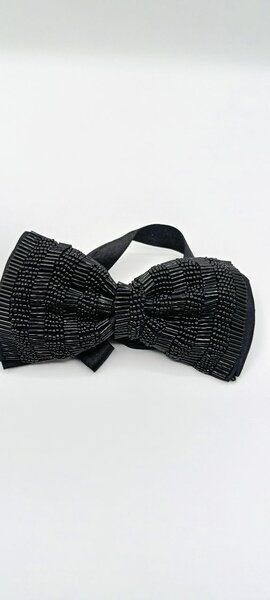 Bow tie