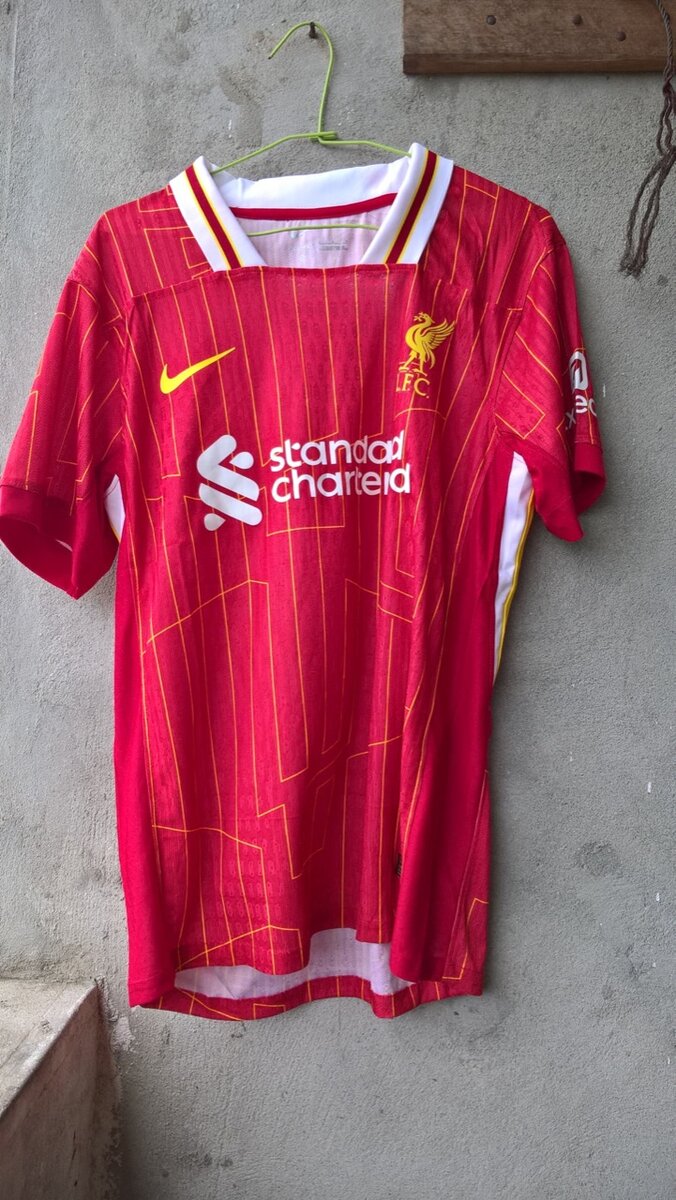 Maillot de football rouge LFC
