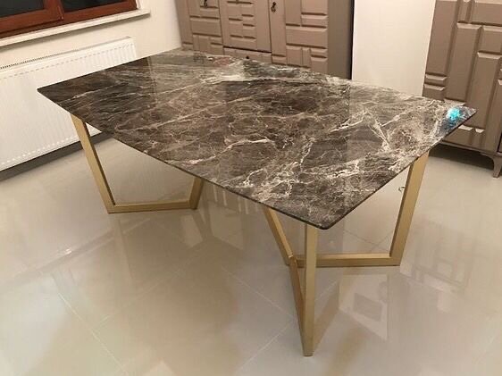 Table moderne en marbre