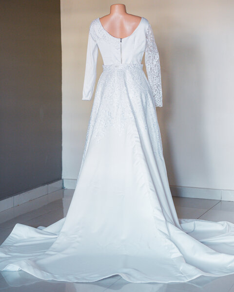 Wedding Dress with Over skirt and veil for hire