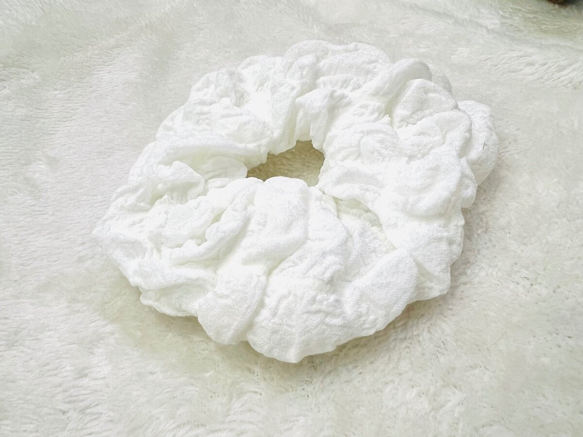 White scrunchie for girls.