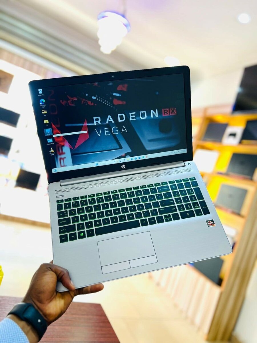 HP RYZEN 5 (2500) GAMING MACHI