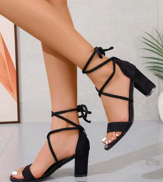 Talons élégants à lanière