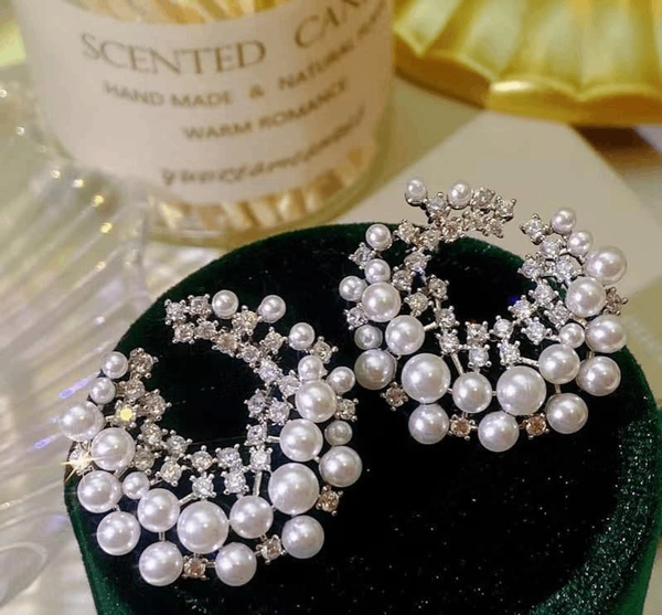 Pearl studs