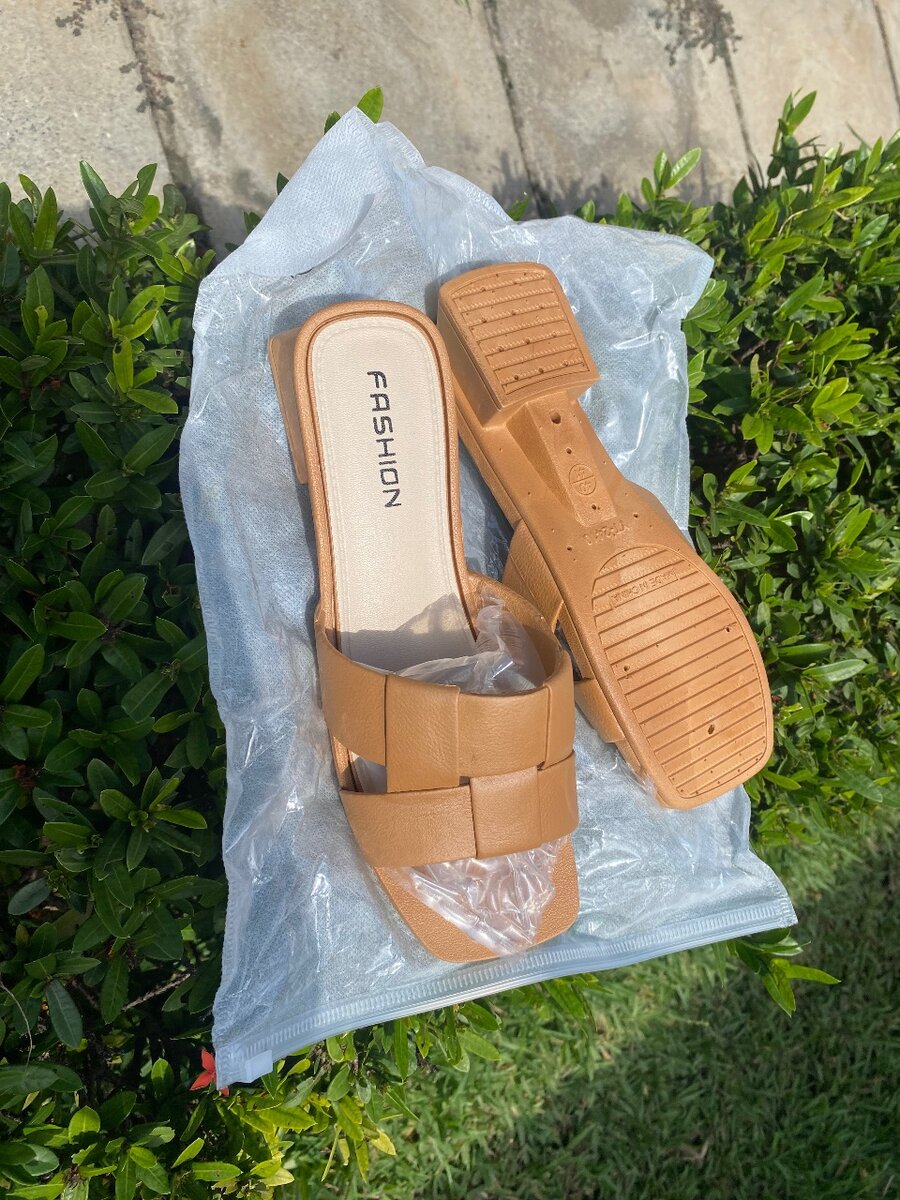 Ladies easy wear sandals