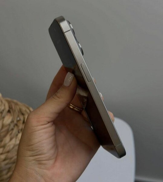 Smartphone moderne argenté