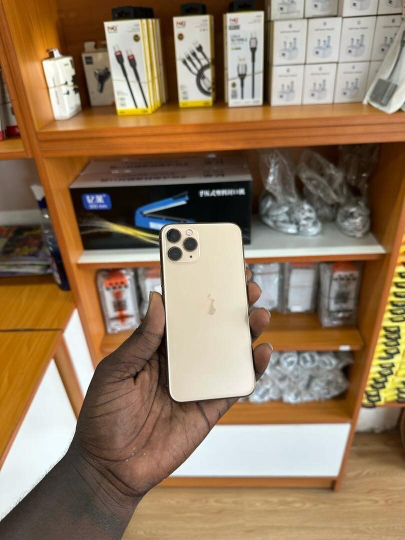 IPHONE 11 PRO MAX 128gig