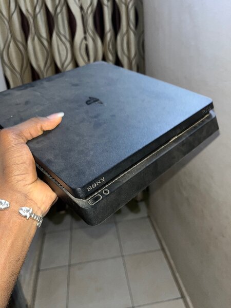 Ps4 slim 500 go