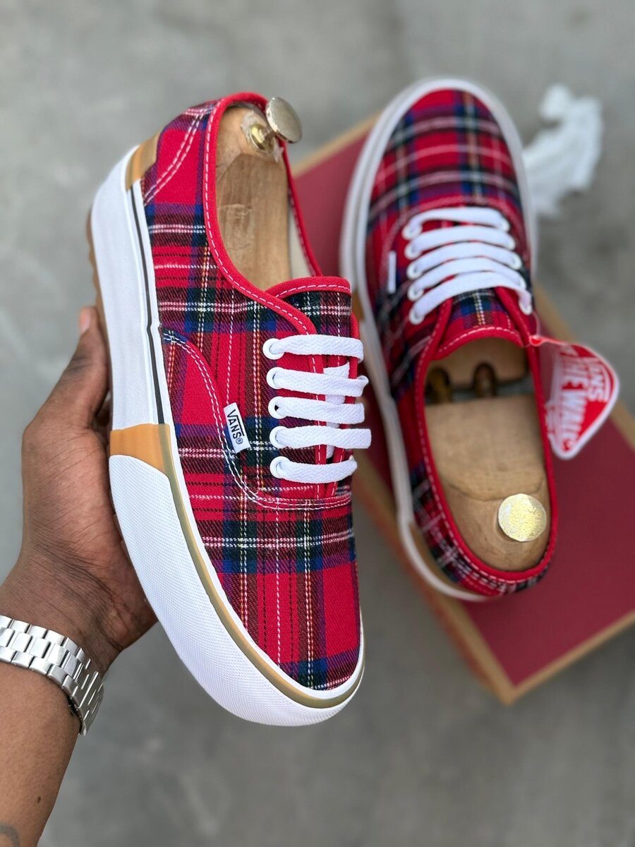 Baskets à carreaux rouges mode