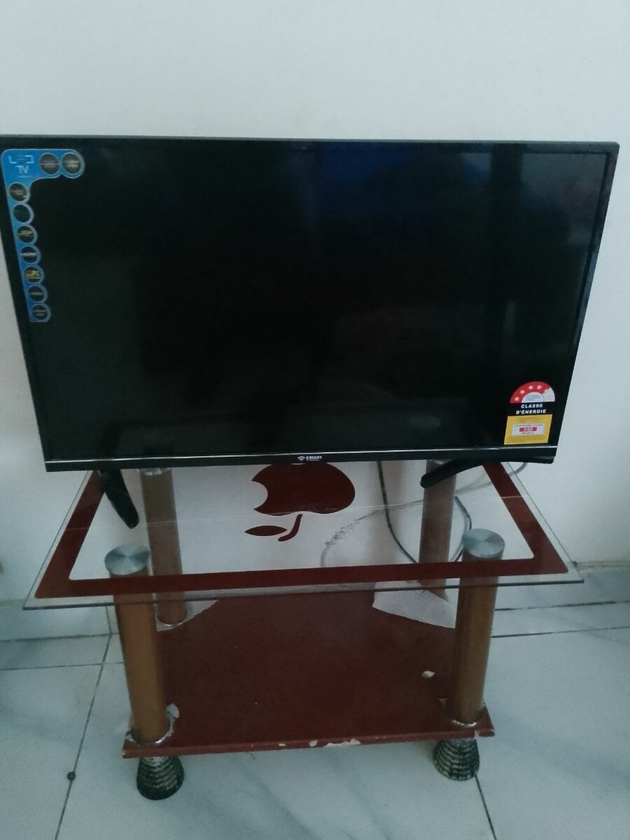 TV led 32''avec sa table basse