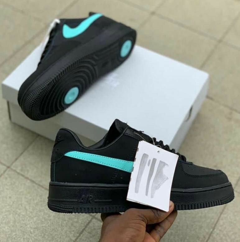 NIKE AIRFORCE CLASSIC BLACK