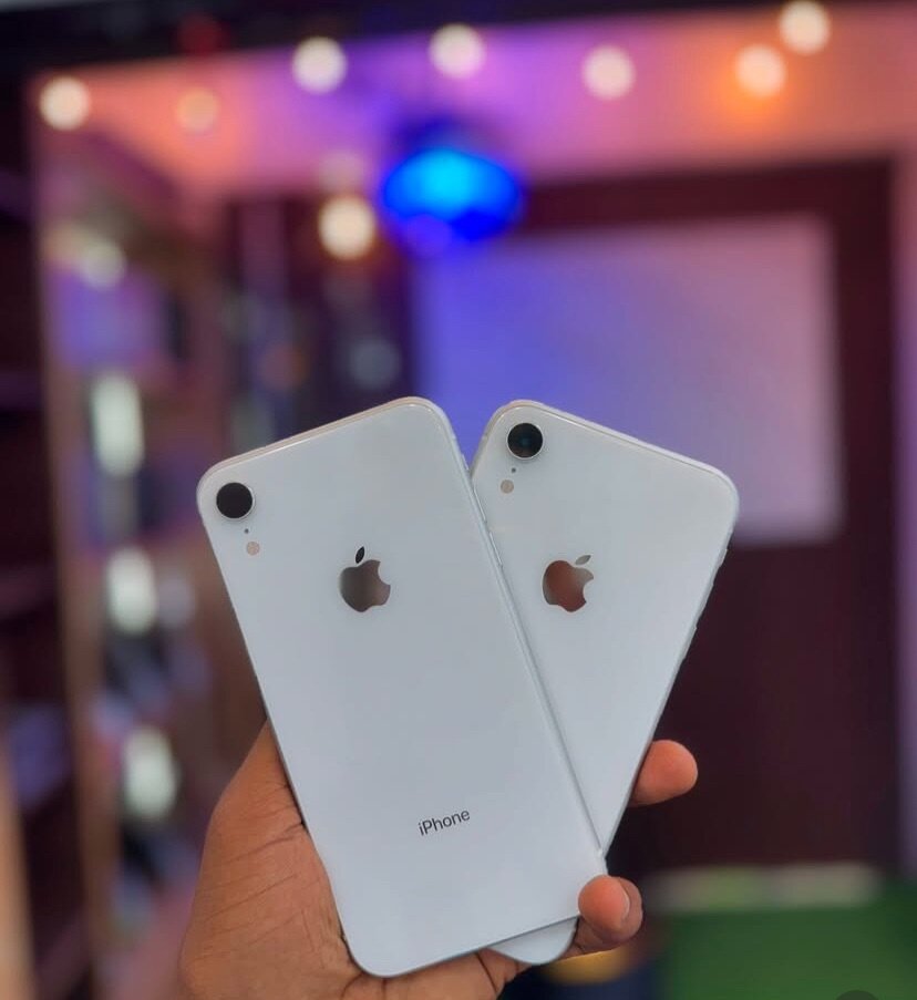 iPhone XR 64GIG storage Factory unlocked 95% battery