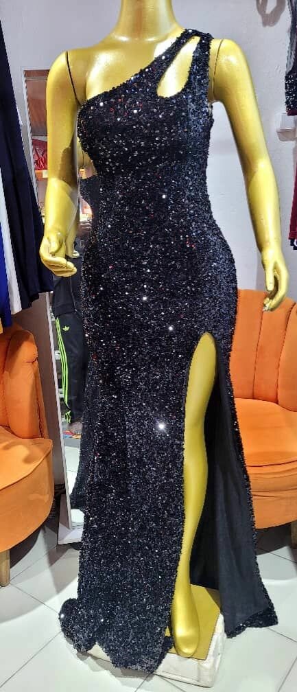 Robe Épaules Asymétriques Pailletée