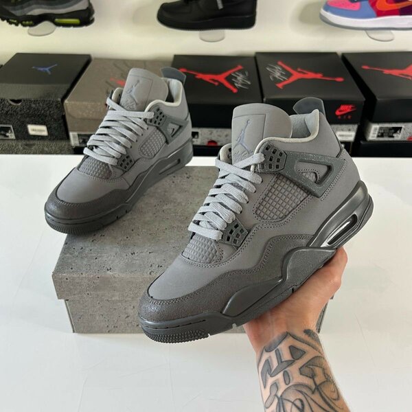 AIR JORDAN 4