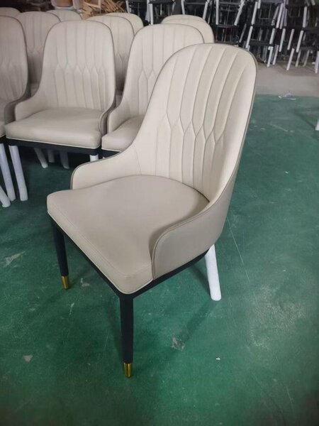 Chaise en cuir luxueux